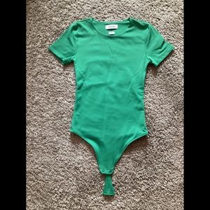 Aritzia Babaton Contour Crew Shortsleeve Bodysuit